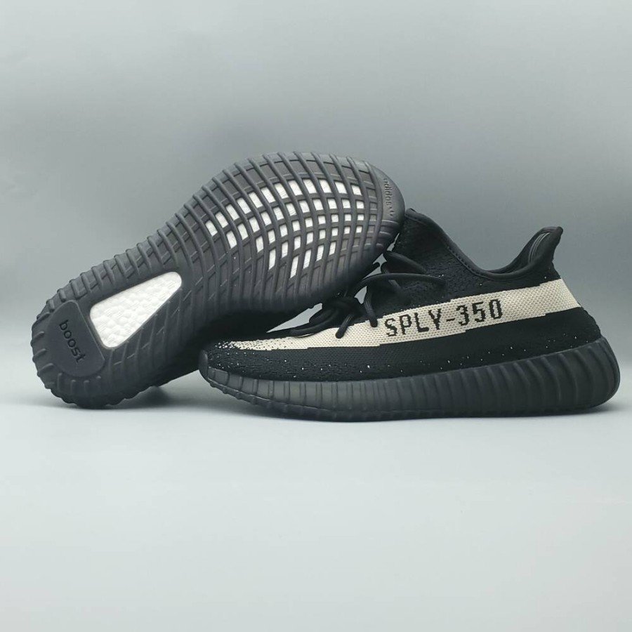 adidas Yeezy Boost 350 V2 Core Black White