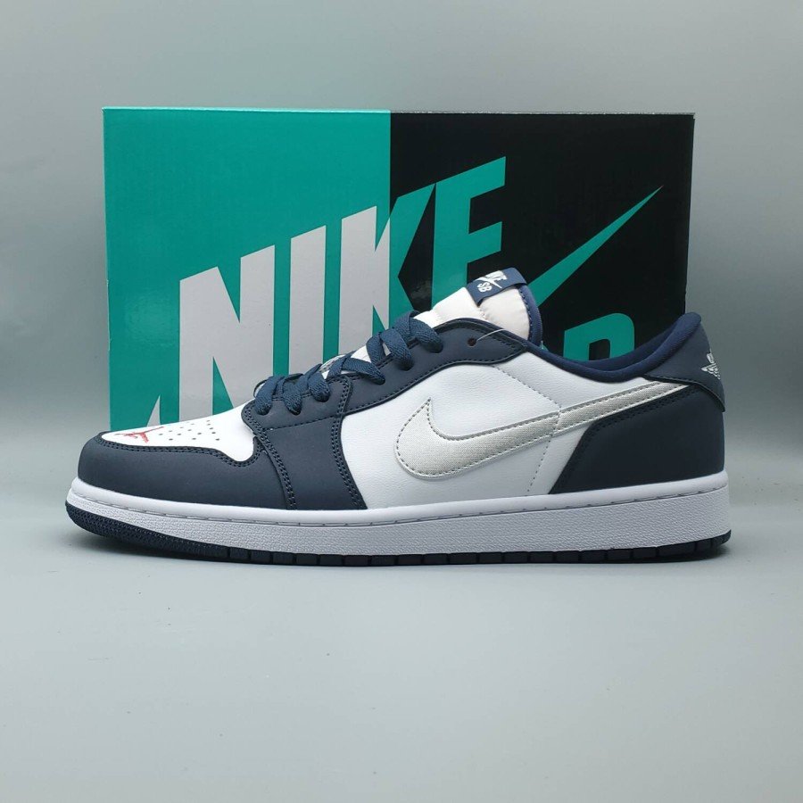 Jordan 1 Low SB Midnight Navy