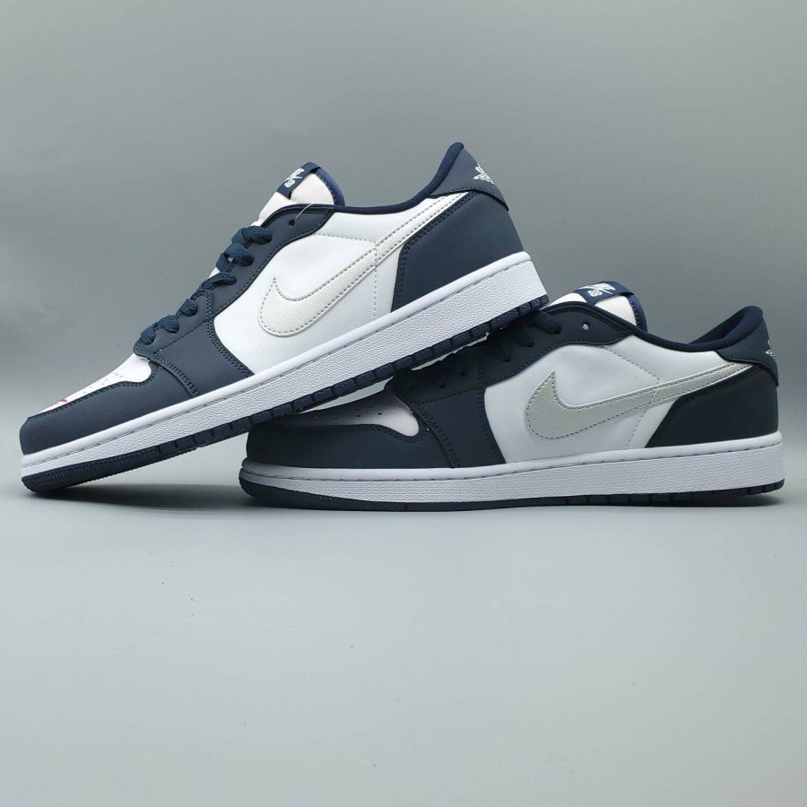 Jordan 1 Low SB Midnight Navy