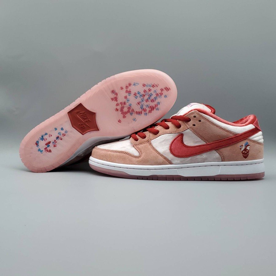 Nike SB Dunk Low StrangeLove Skateboards