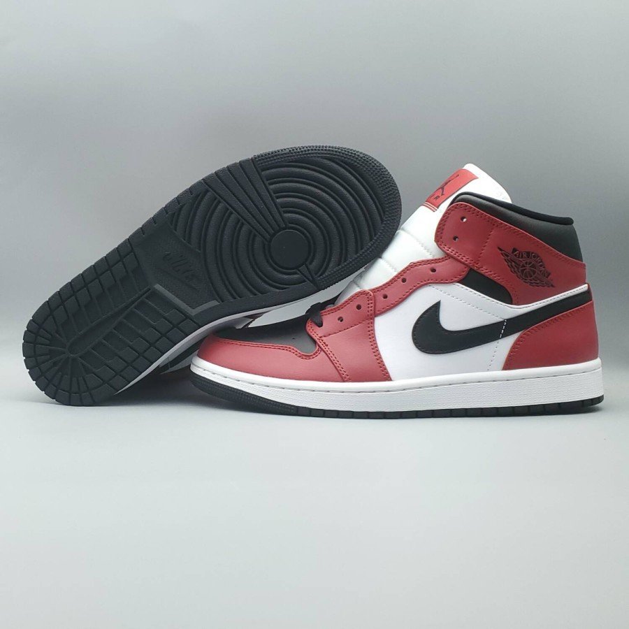 Jordan 1 Mid Chicago Black Toe