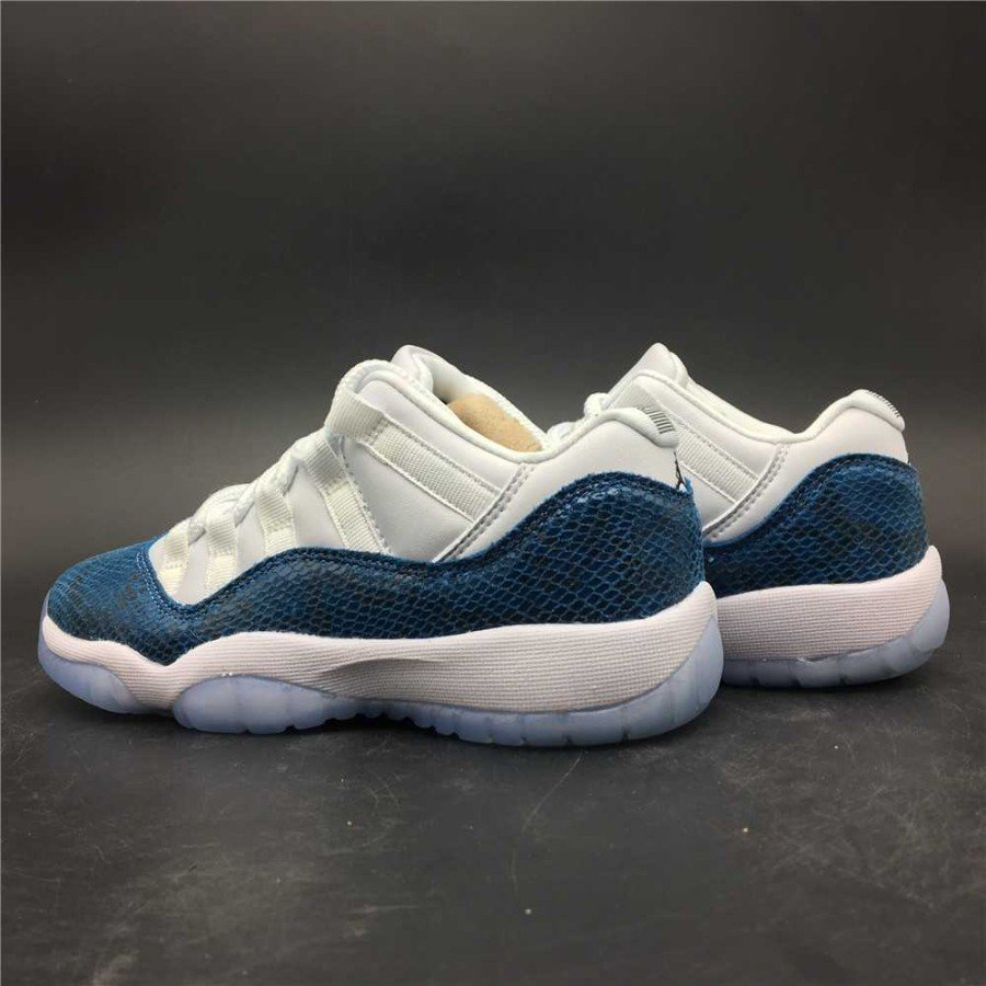 Jordan 11 Retro Low Snake Navy