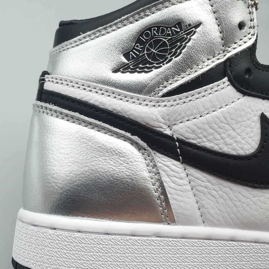 Jordan 1 Retro High Silver Toe