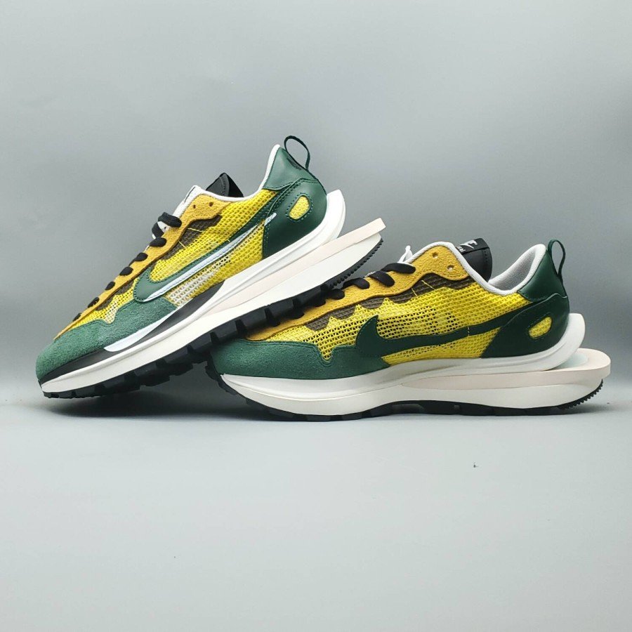 Nike Vaporwaffle sacai Tour Yellow Stadium Green
