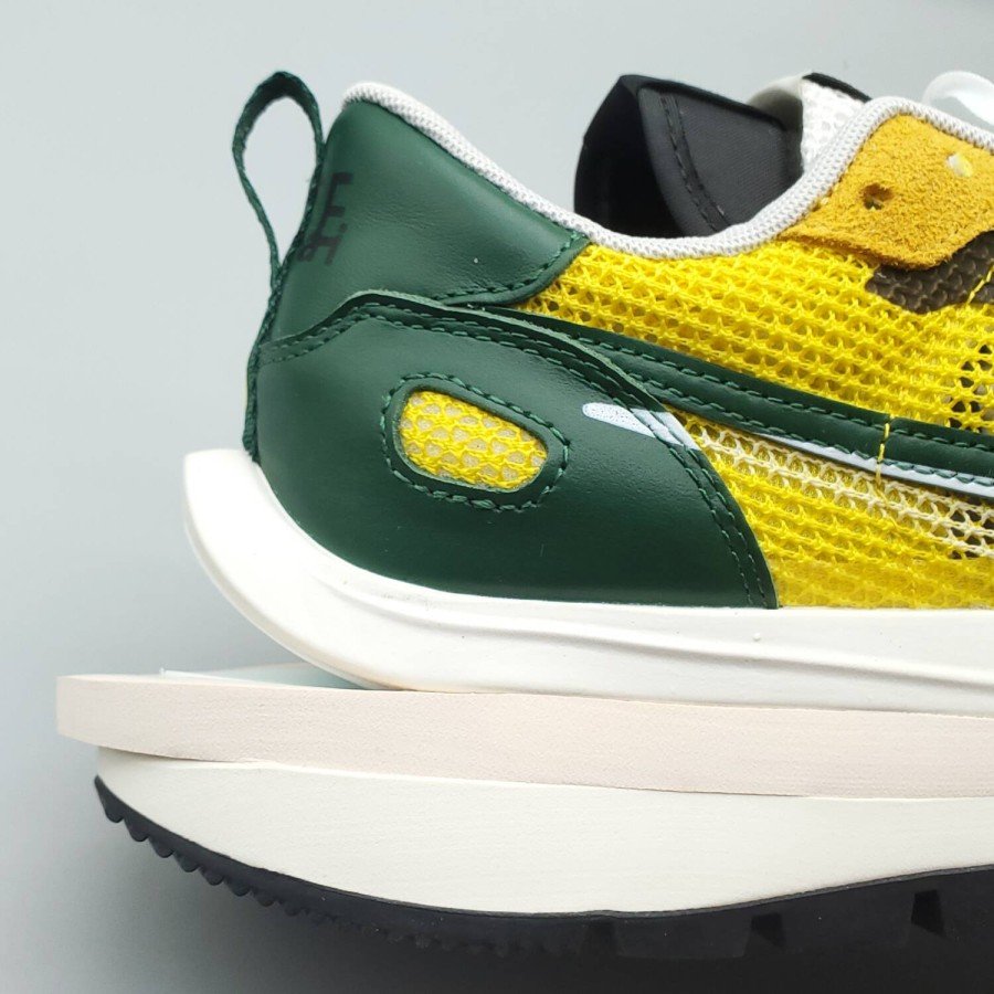 Nike Vaporwaffle sacai Tour Yellow Stadium Green