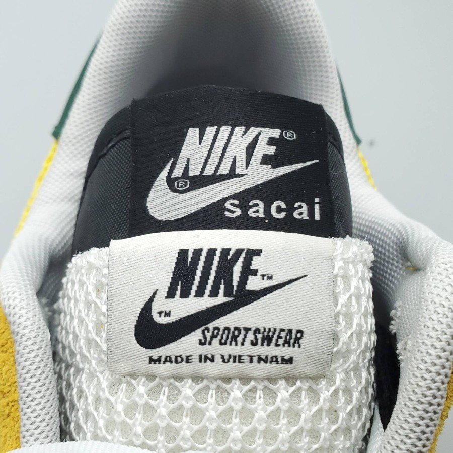 Nike Vaporwaffle sacai Tour Yellow Stadium Green