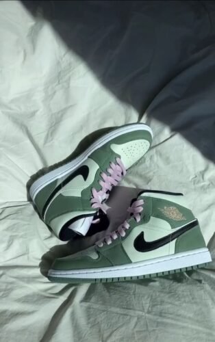 Air Jordan 1 Mid Dutch Green photo review