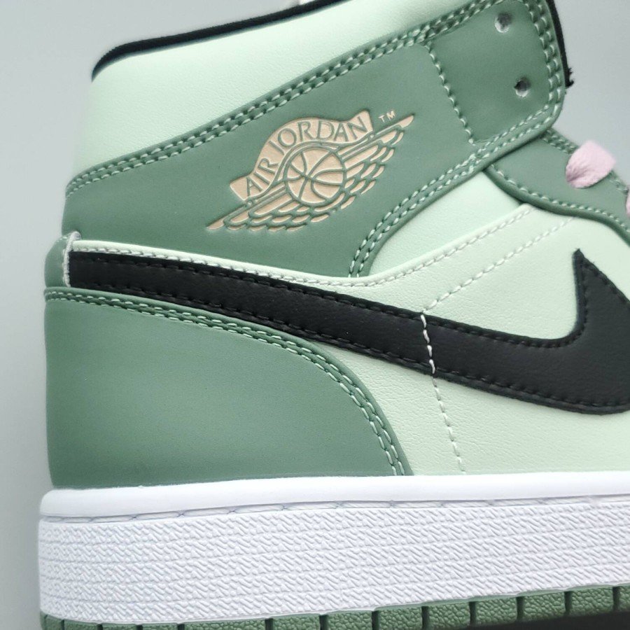 Air Jordan 1 Mid Dutch Green