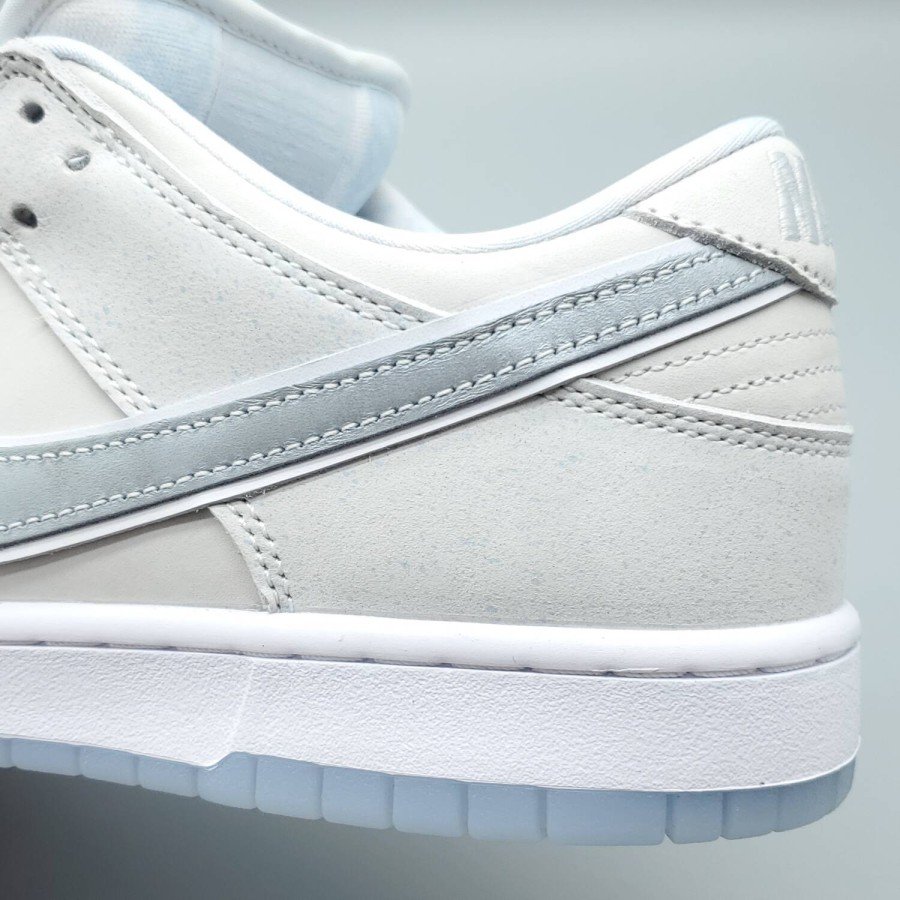 Nike SB Dunk Low White Lobster