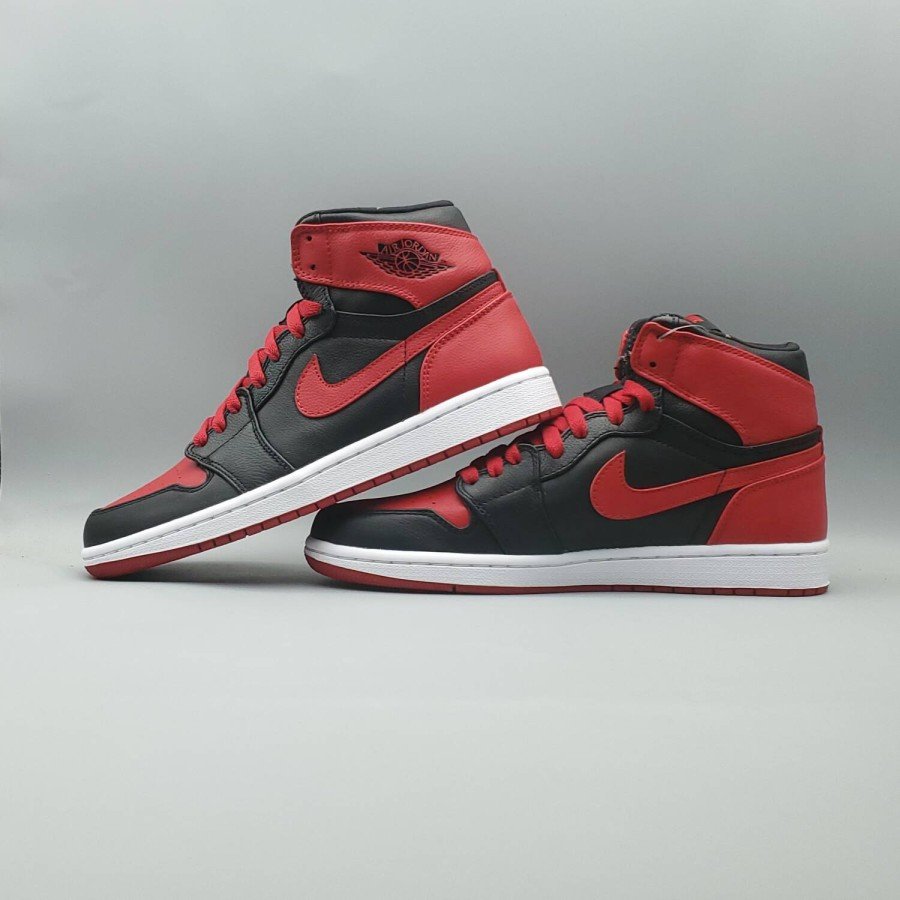 Air Jordan 1 Retro High 'Banned' 2011