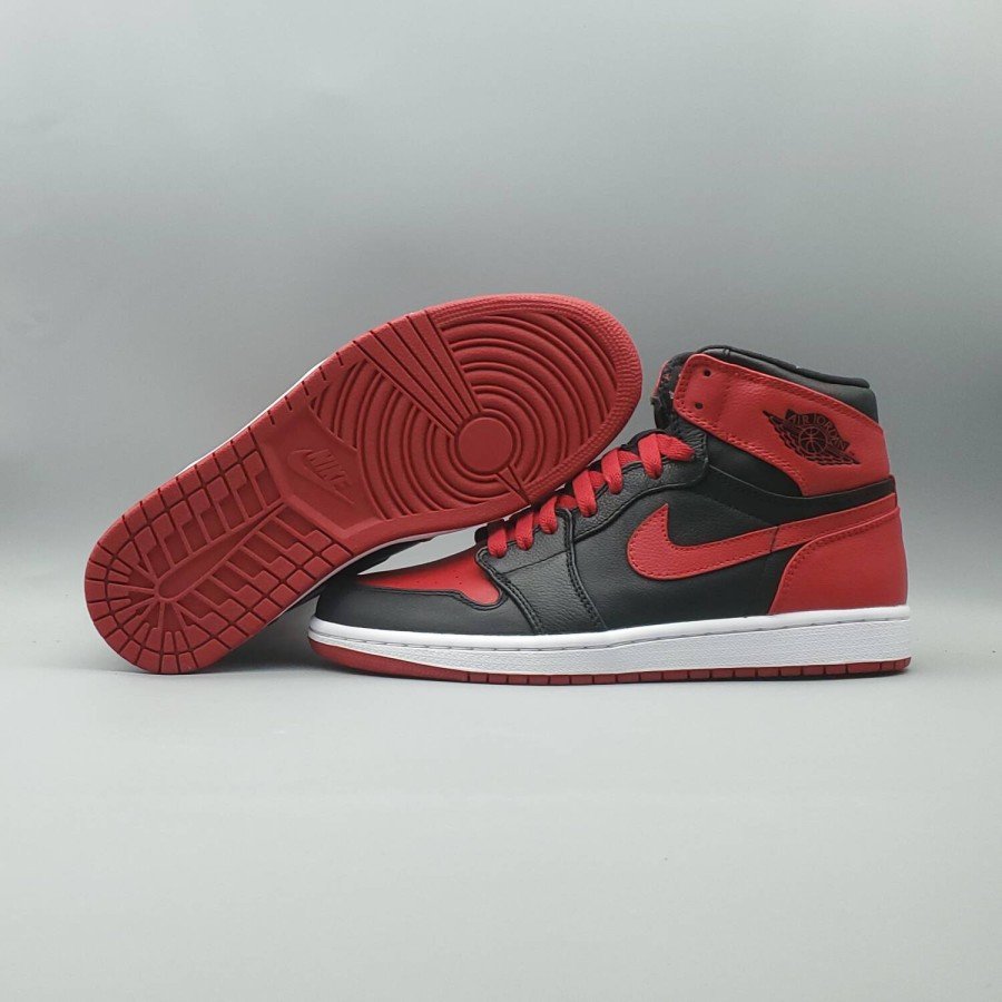 Air Jordan 1 Retro High 'Banned' 2011