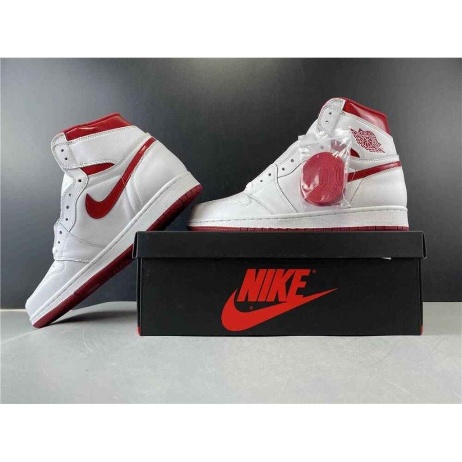 Air Jordan 1 Retro High OG 'Metallic Red'