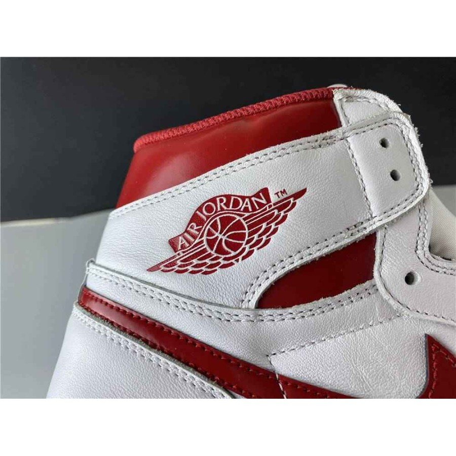 Air Jordan 1 Retro High OG 'Metallic Red'