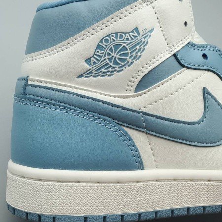 Air Jordan 1 Mid 'University Blue'