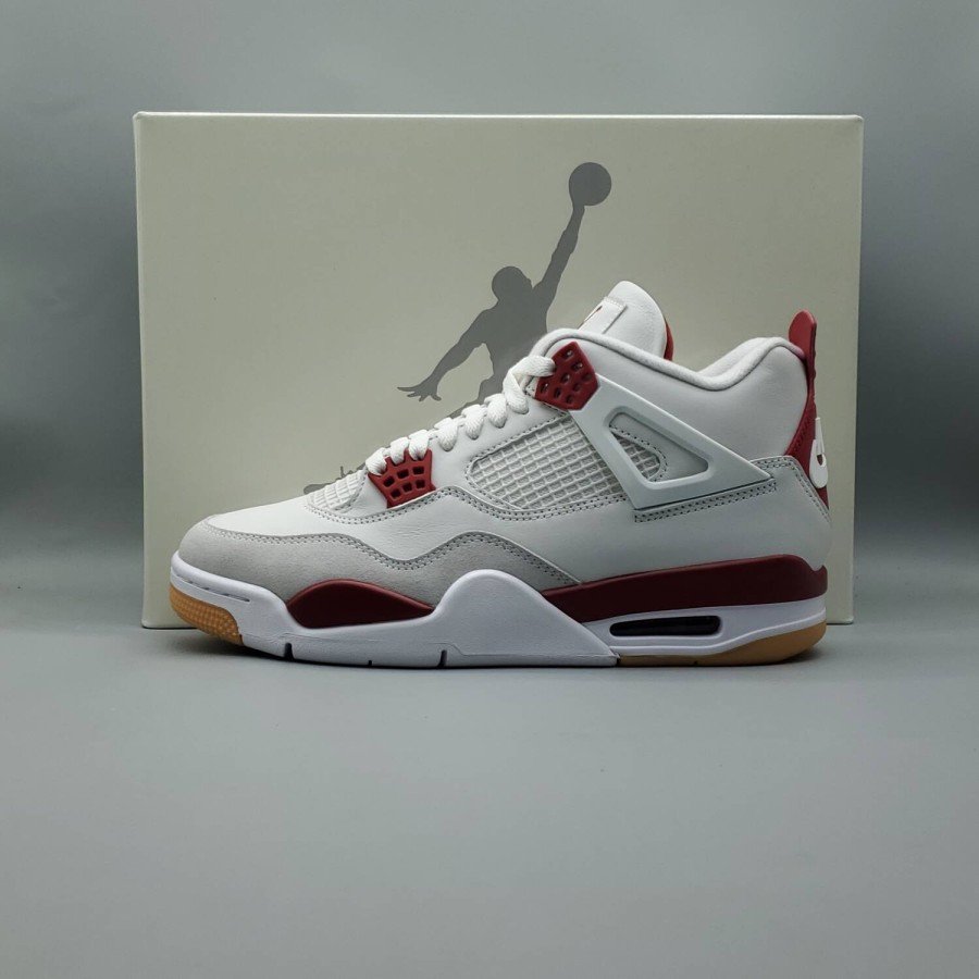 Nike SB x Air Jordan 4 Retro SP 'Varsity Red' Friends & Family