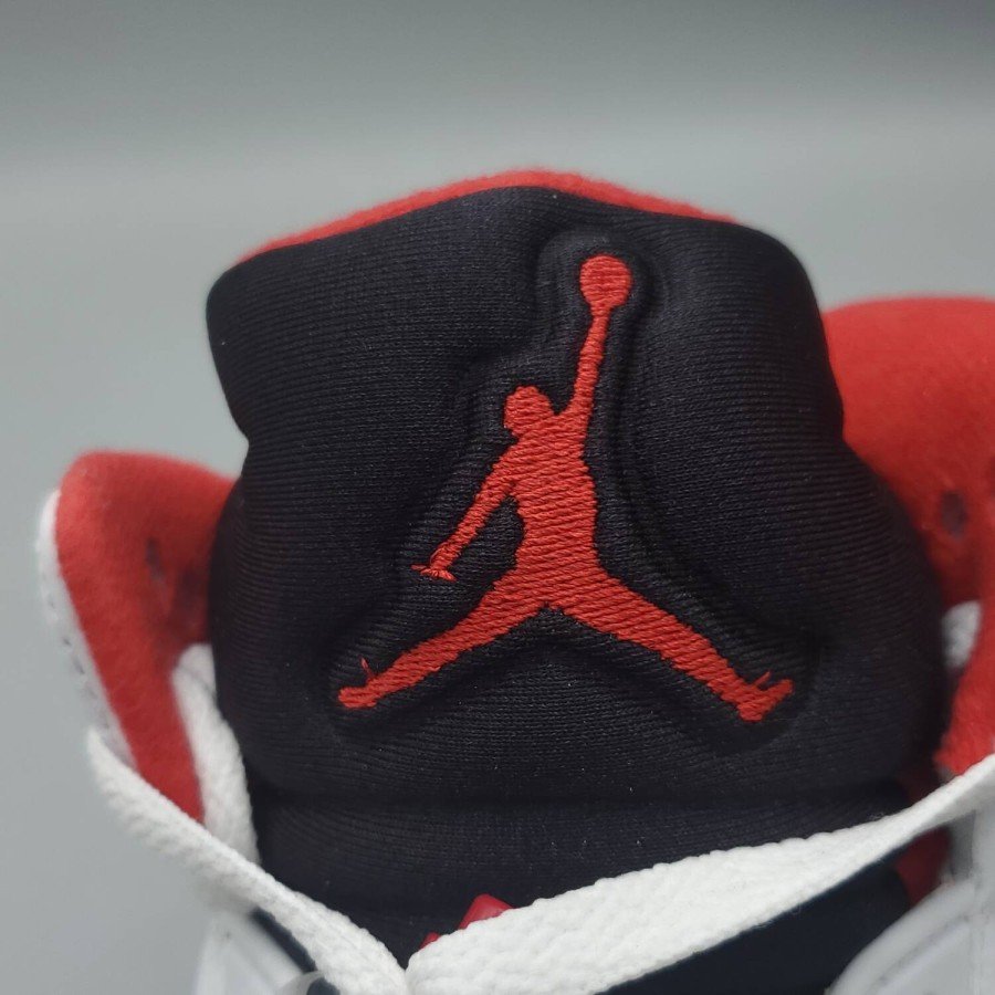 Air Jordan 5 Retro 'Fire Red' 2025